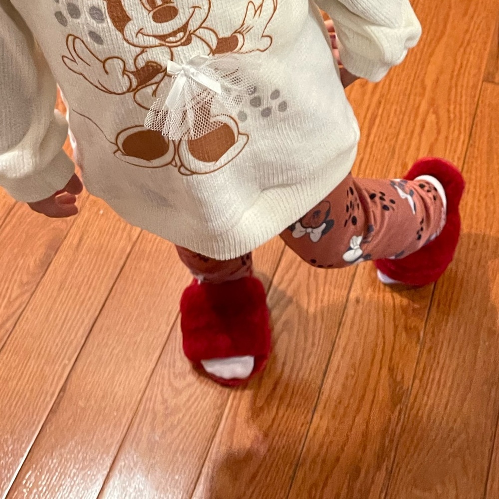 Ugg sandals size 6 for toddler
